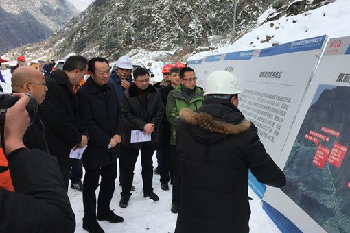 雷董调研慰问雅康高速公路_副本.jpg