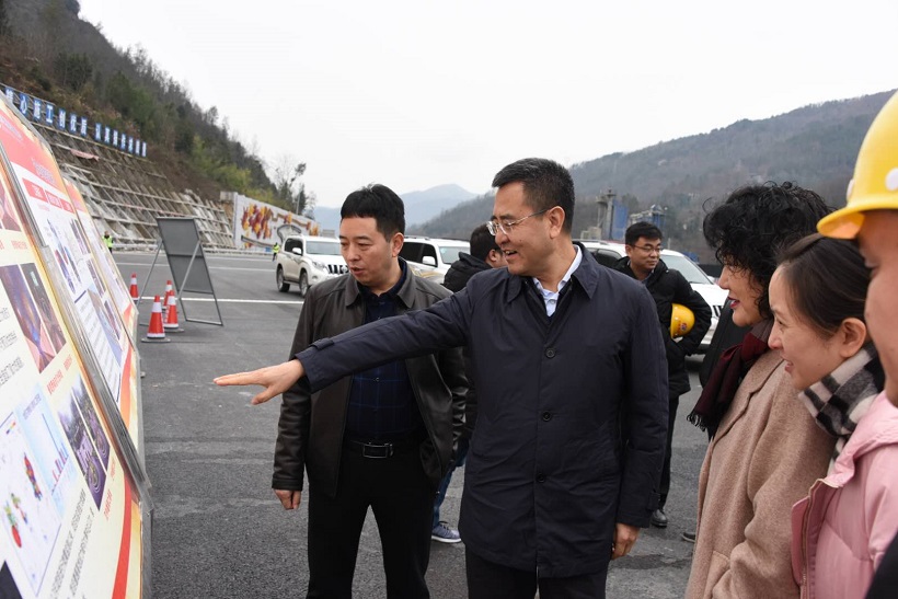1545984417807538.jpg 光雾山收费站 (1).jpg