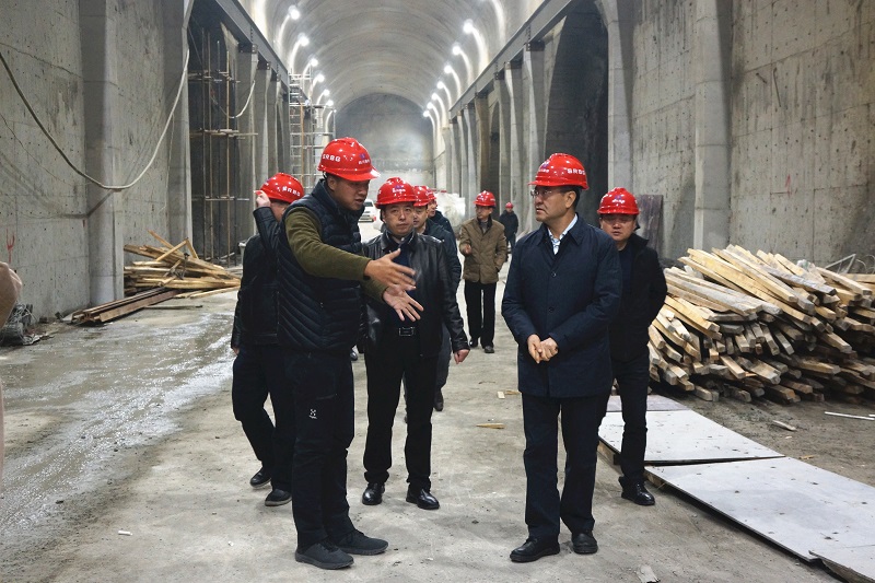 1545985163837229.jpg 冯总赴米仓山隧道 .jpg